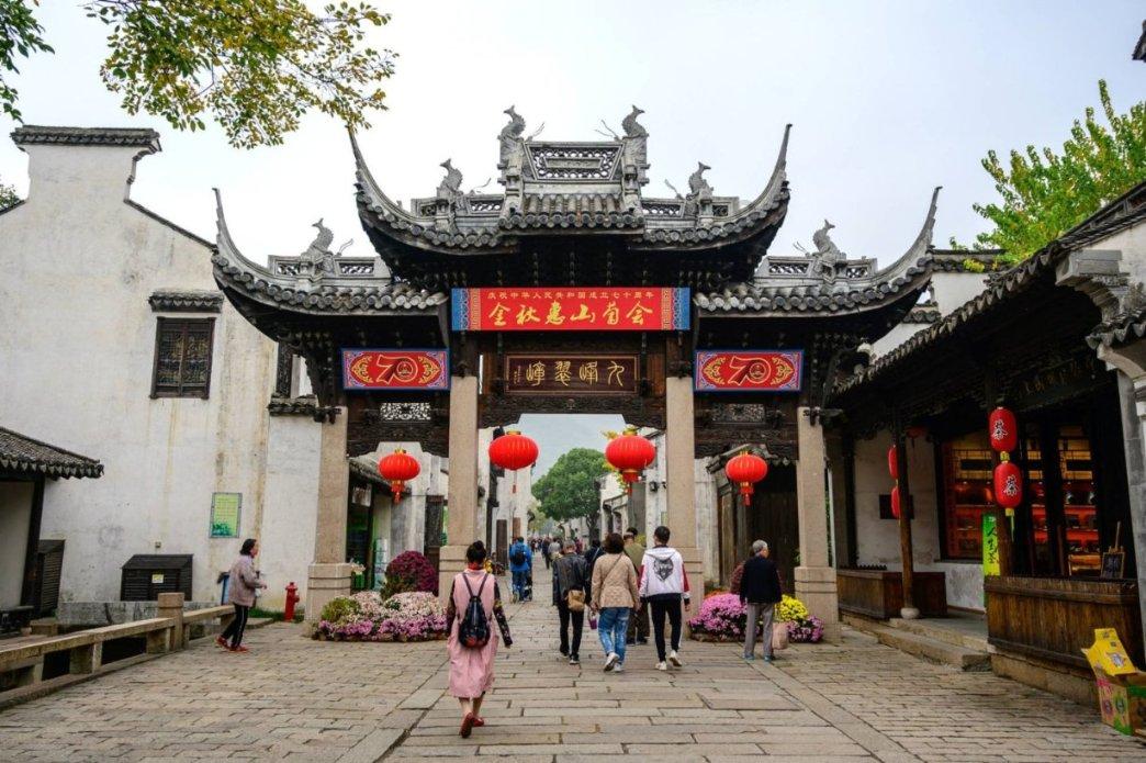 恋人向你隐瞒富有或者贫穷的背景哪个更不能接受？